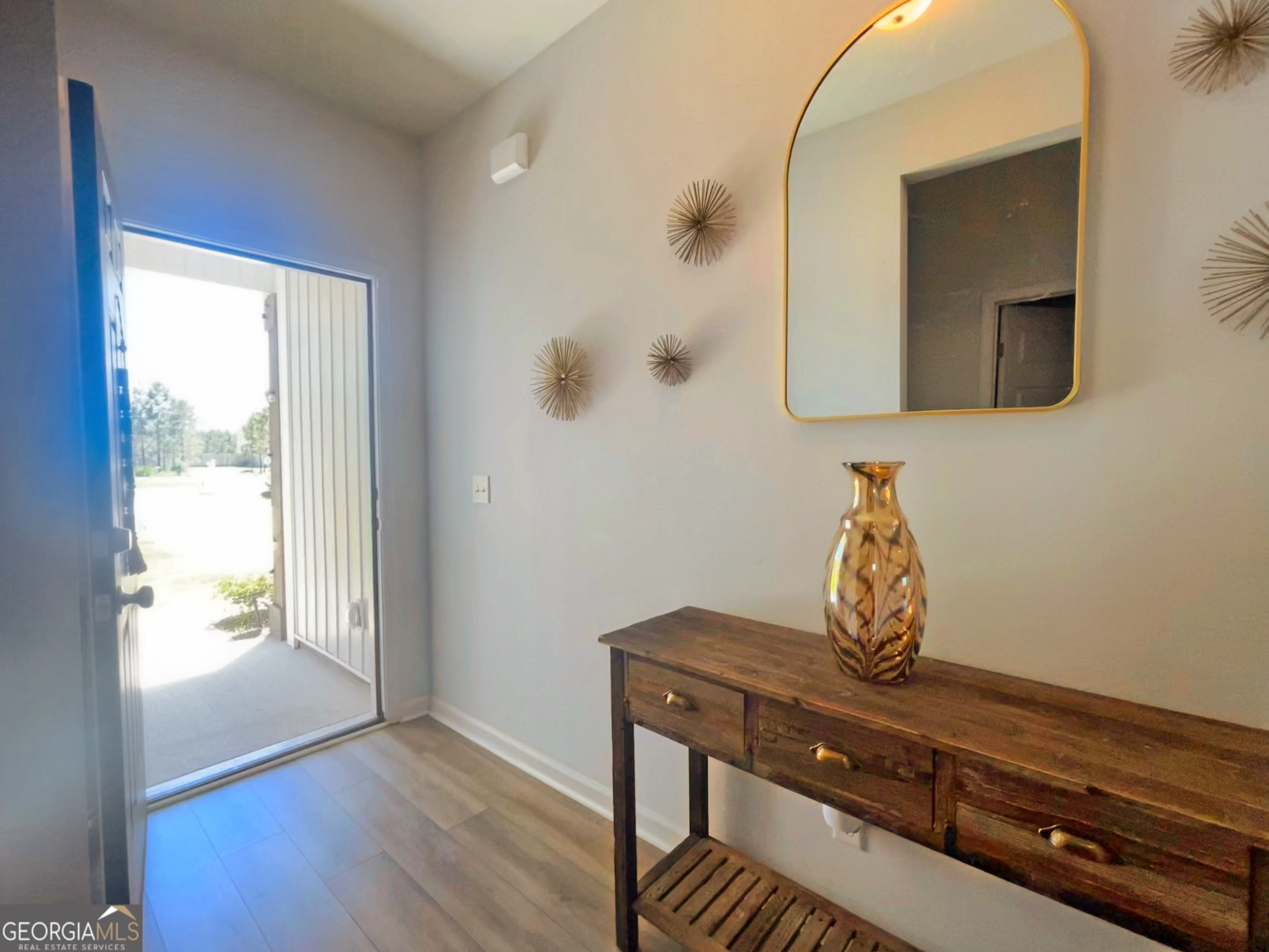 1667 Arnold Drive Se Property Photo 2