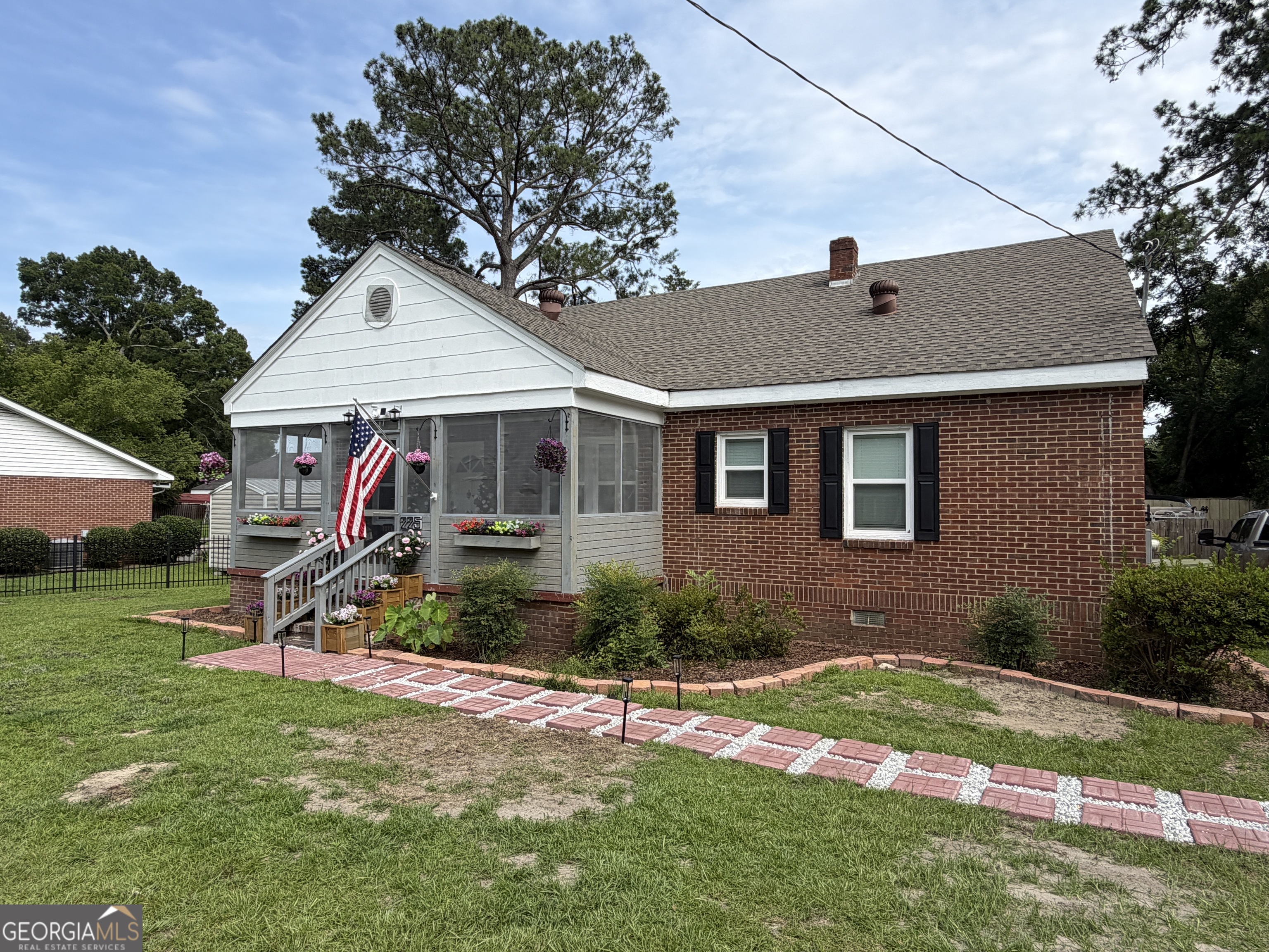 225 Gordon Street Property Photo 1