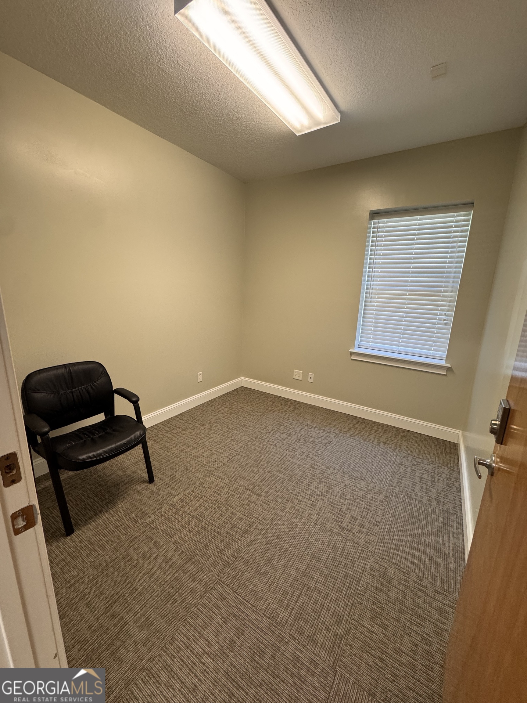 70 Hawthorn Lane Suite B Property Photo 2