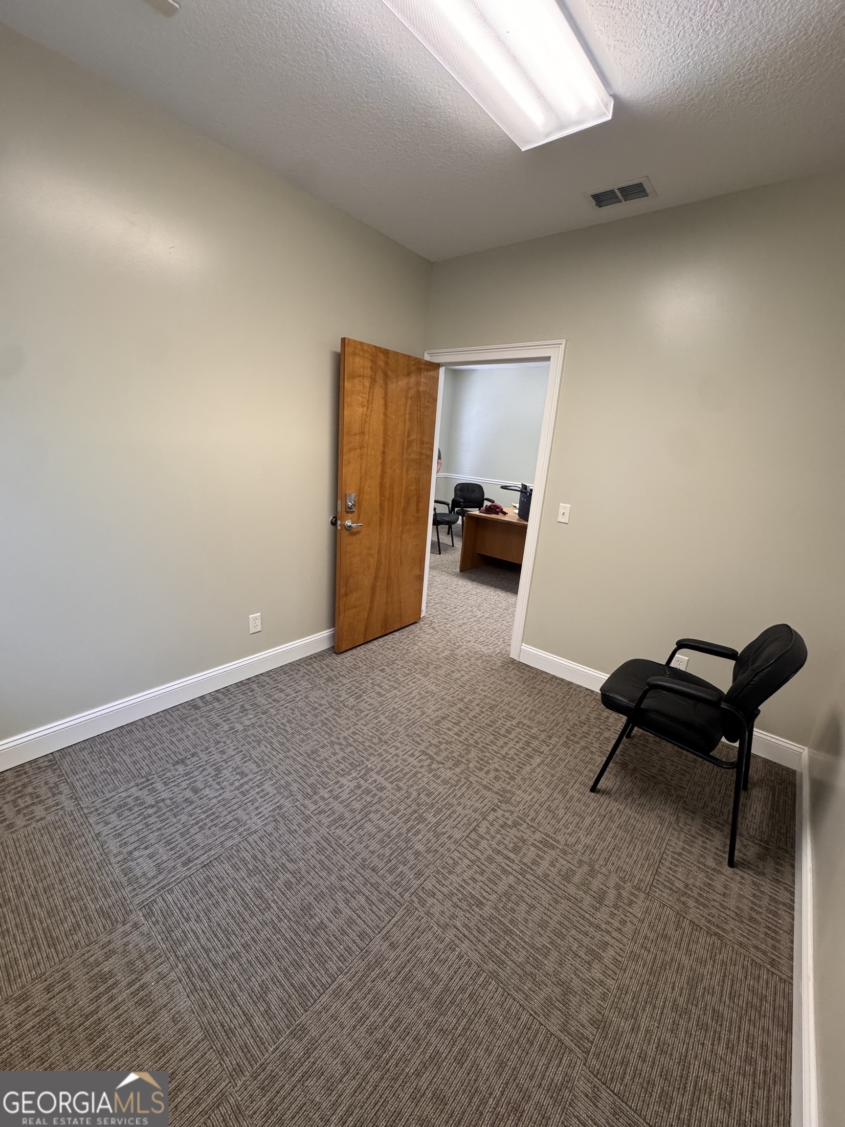 70 Hawthorn Lane Suite B Property Photo 3