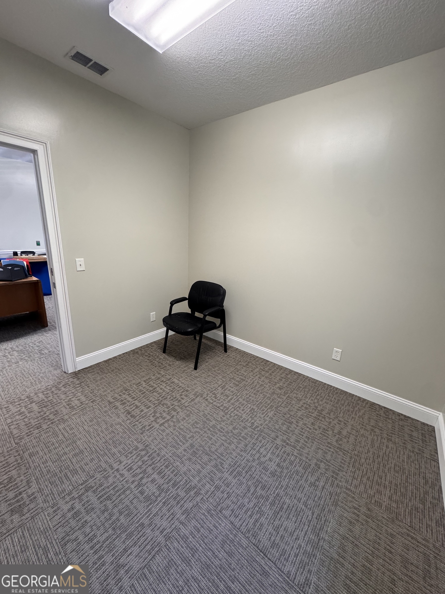 70 Hawthorn Lane Suite B Property Photo 4