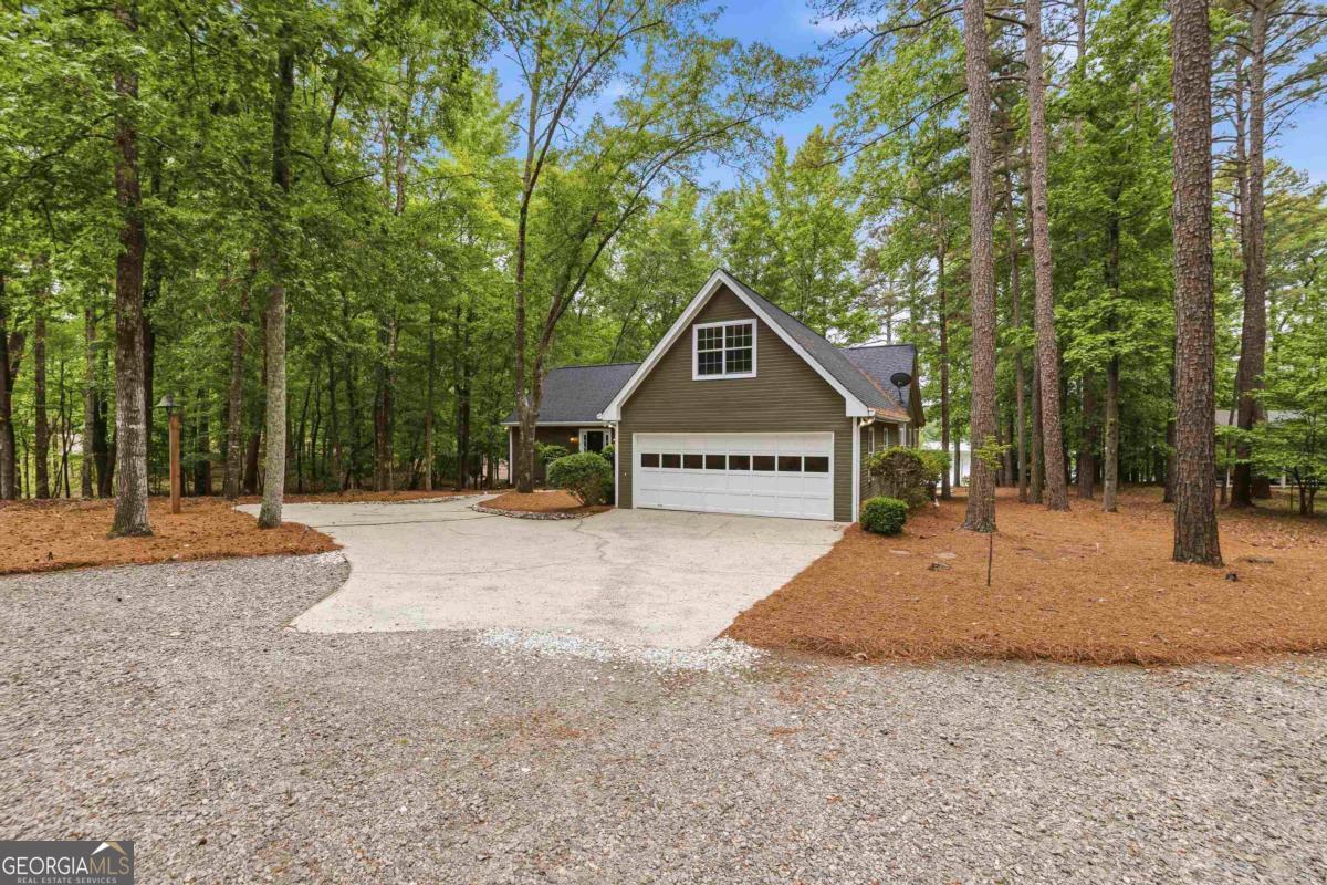 1010 Holmes Drive Property Photo 1
