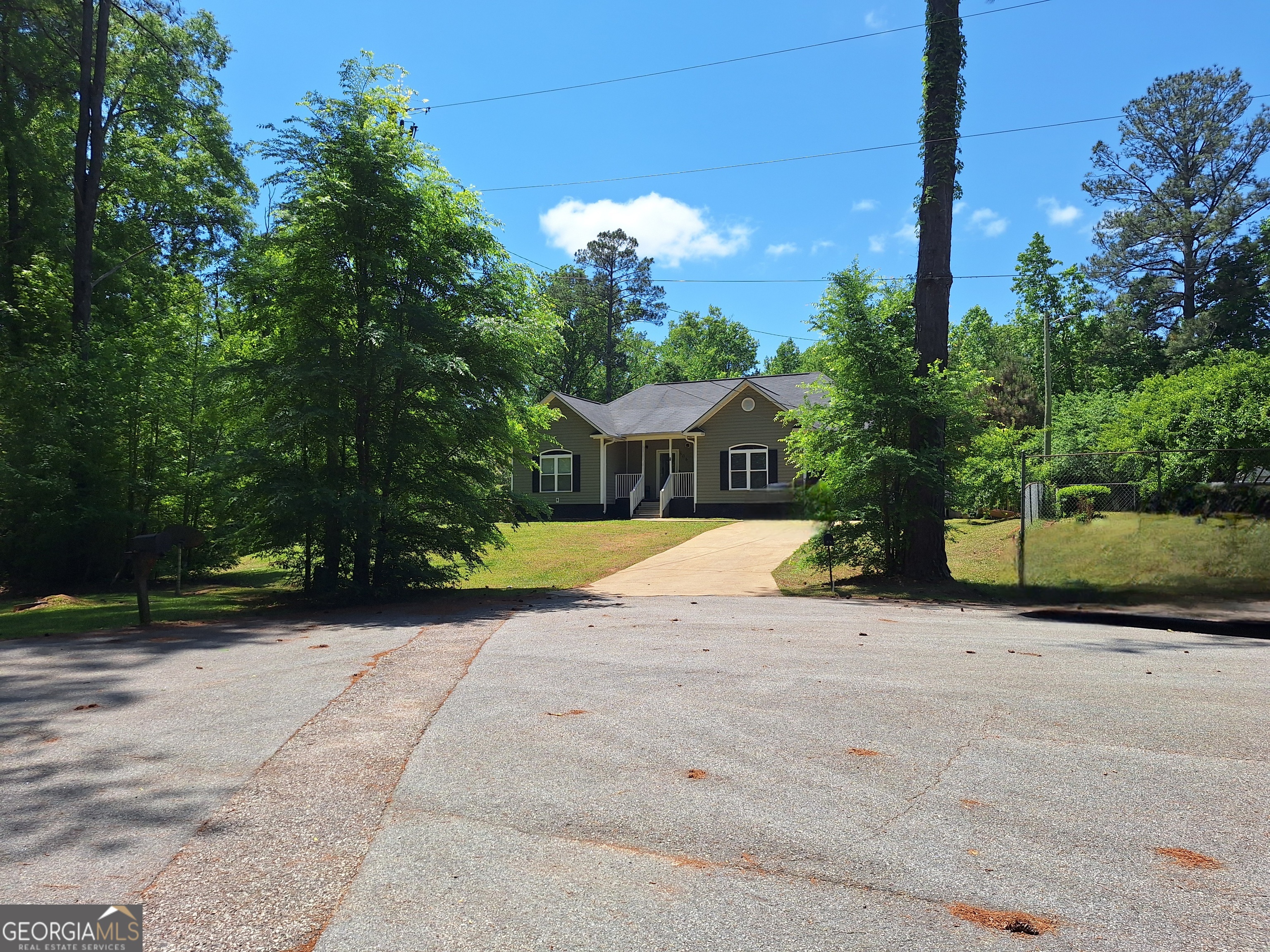 806 Springfield Circle Property Photo 3