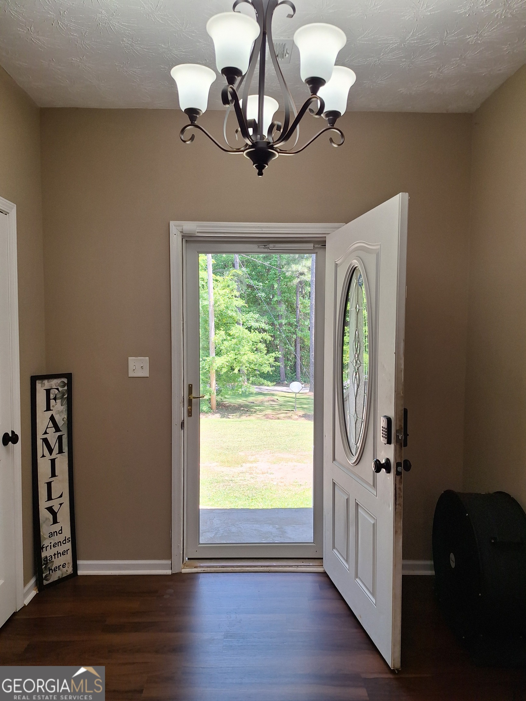 806 Springfield Circle Property Photo 5