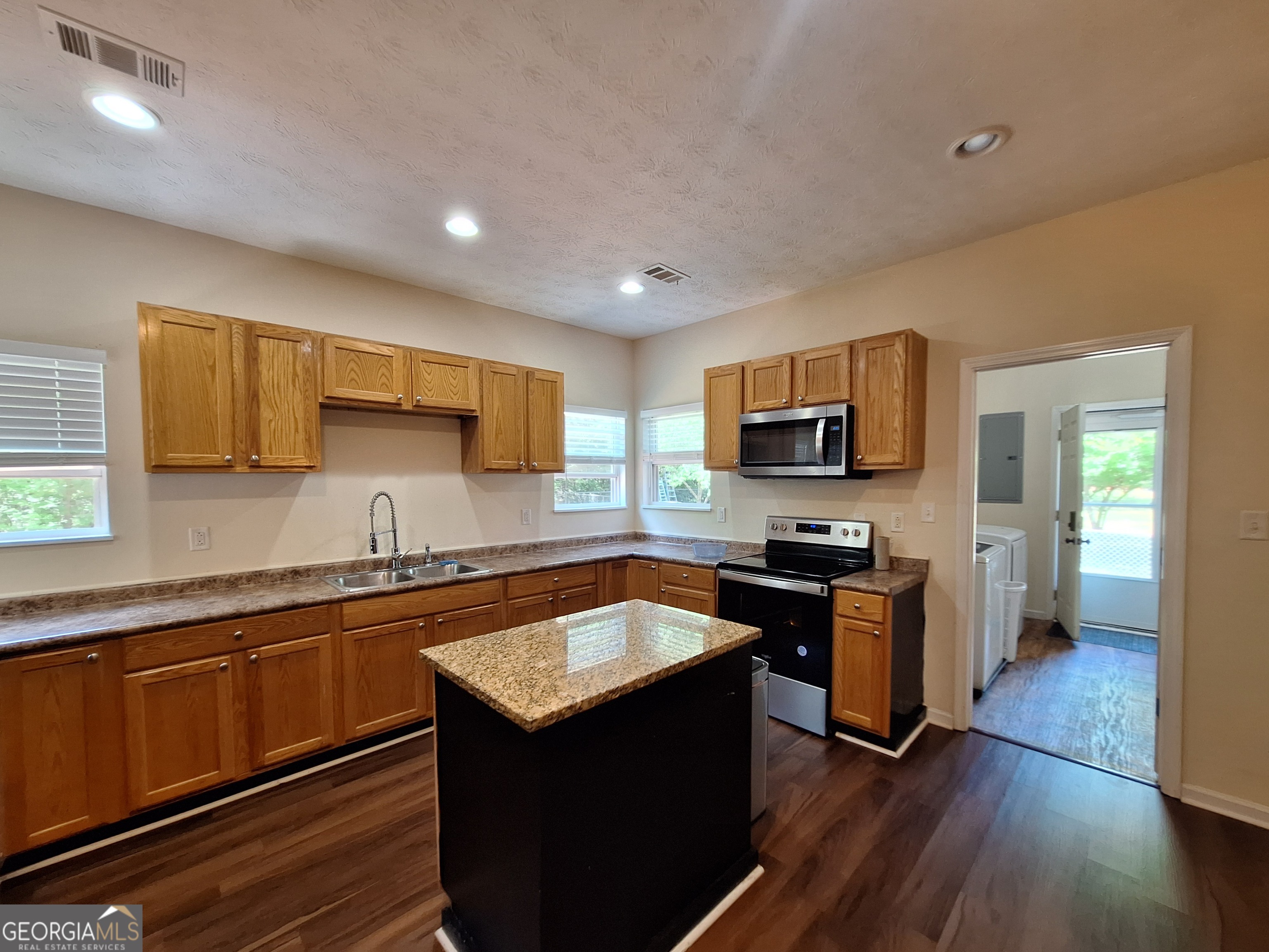 806 Springfield Circle Property Photo 8