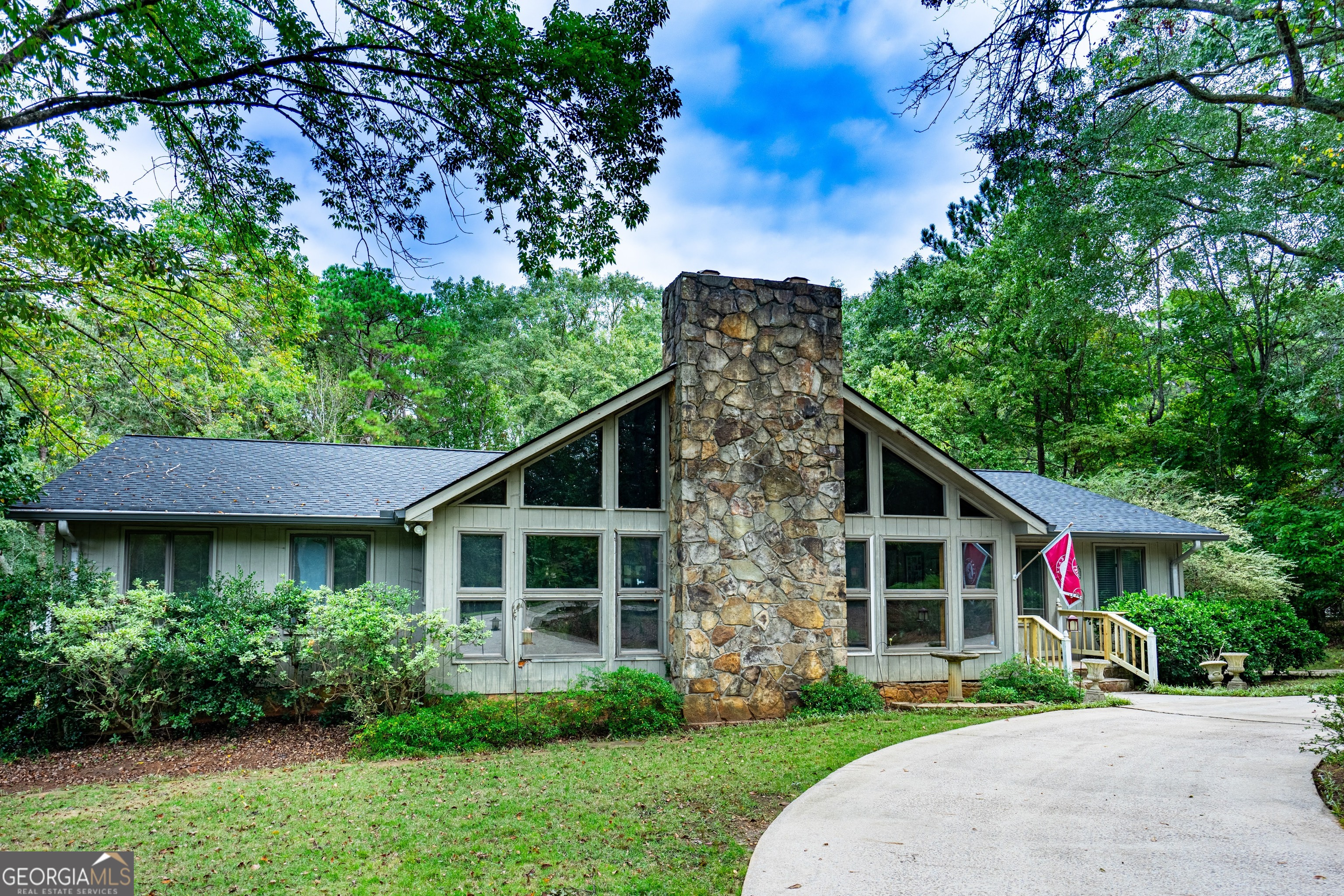 4004 White Oak Lane Property Photo 1