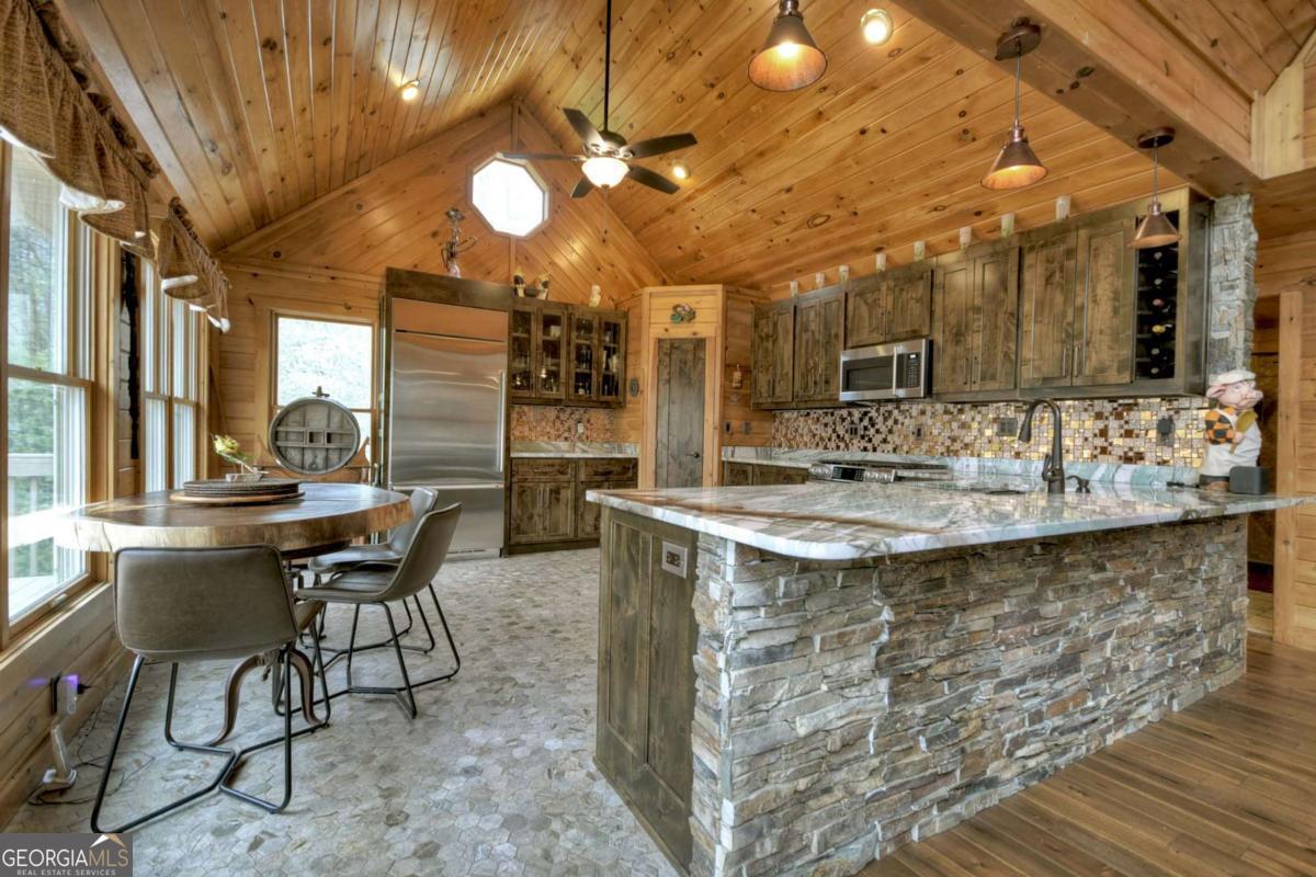 324 Cooper Creek Drive Property Photo 4