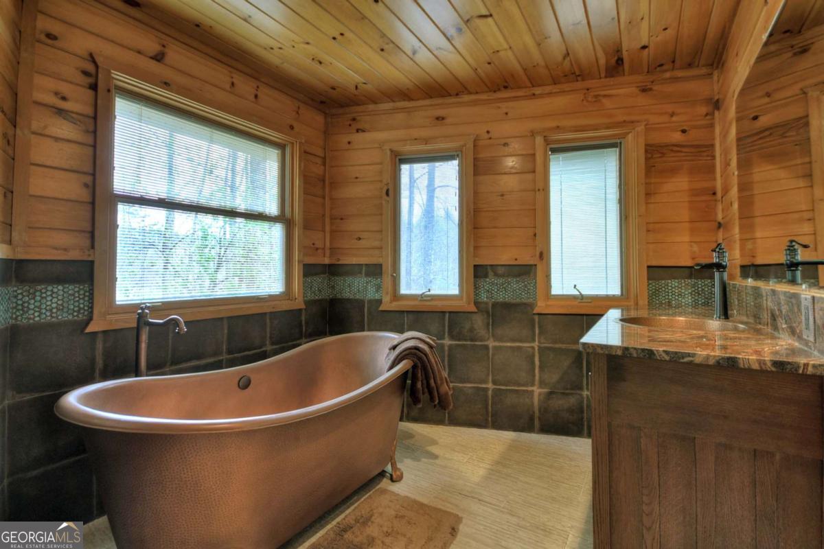 324 Cooper Creek Drive Property Photo 17