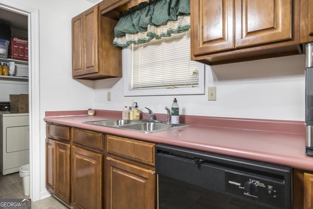 904 Robinhood Road Property Photo 14