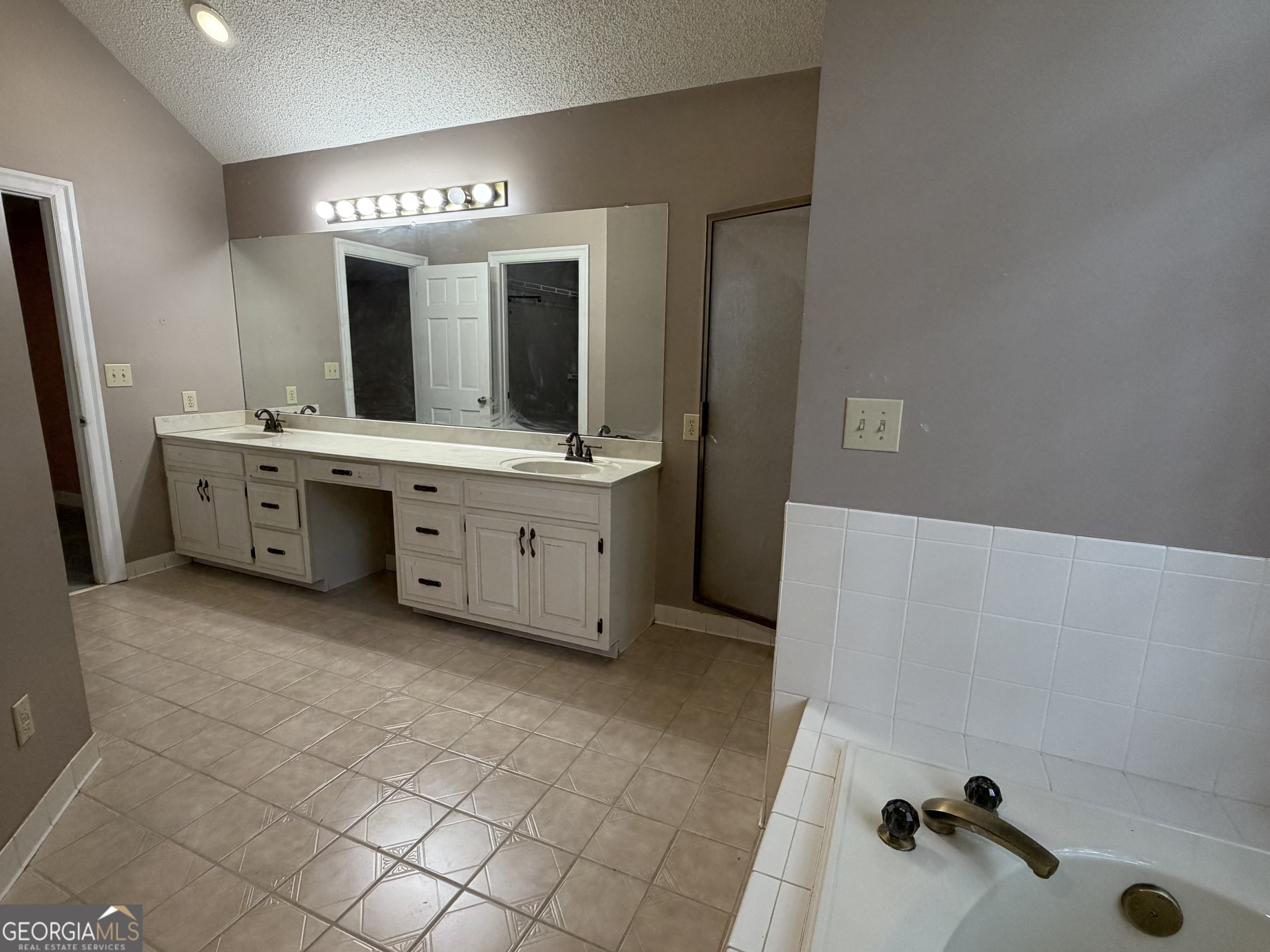 1207 Chennault Drive Property Photo 27