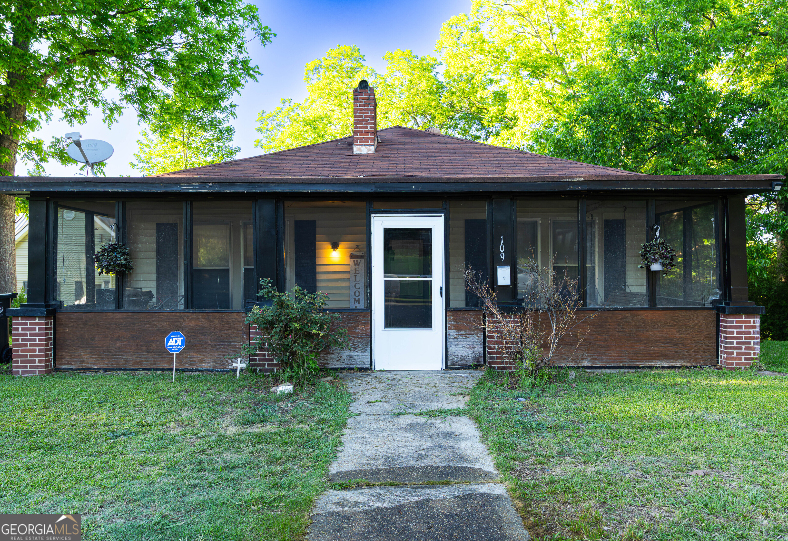 109 E Main Street Property Photo 4