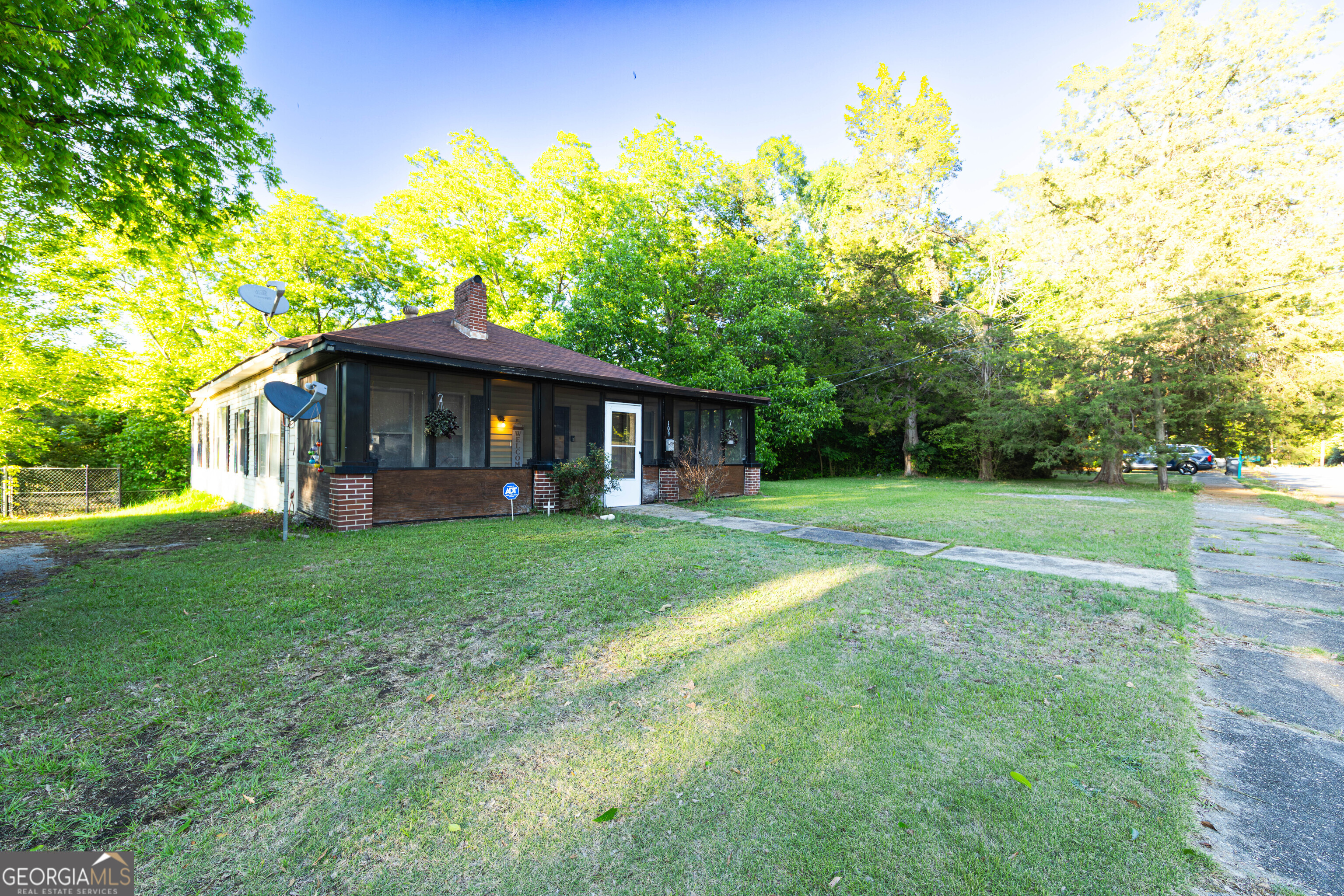 109 E Main Street Property Photo 18