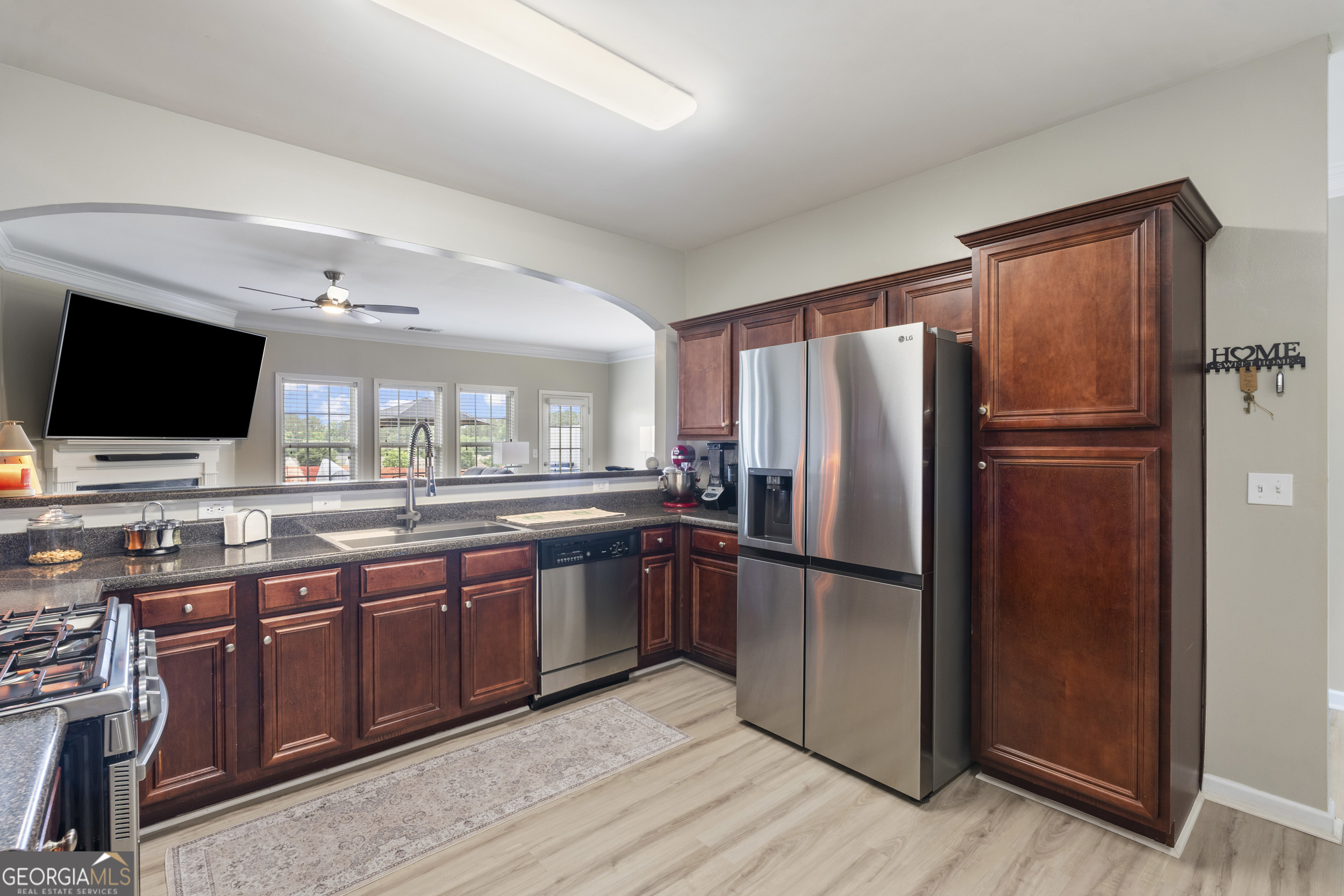 2113 Hasel Street Property Photo 4