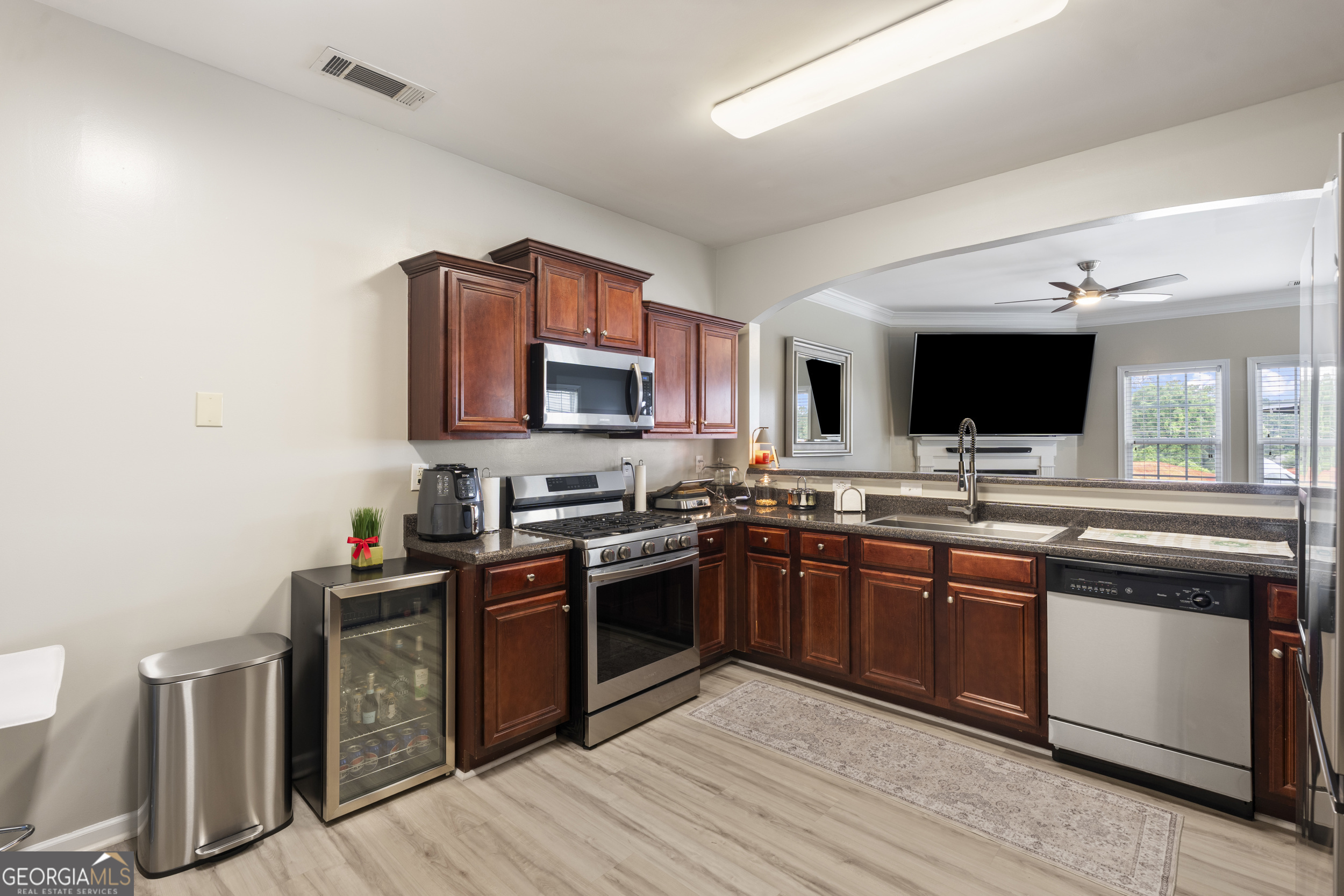 2113 Hasel Street Property Photo 8