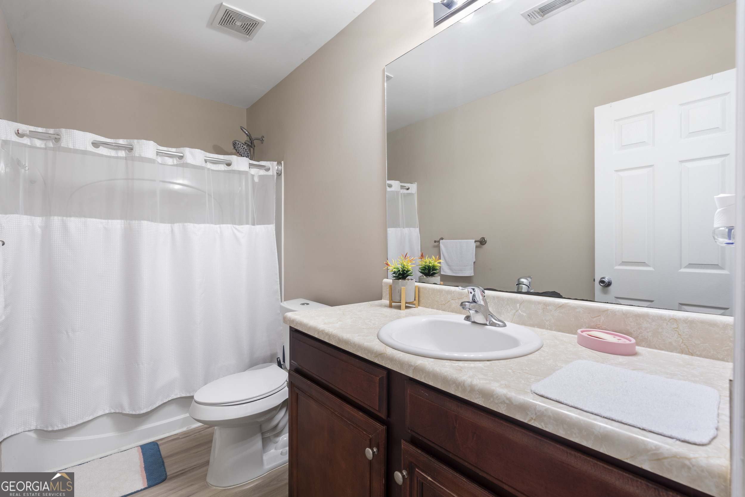 2113 Hasel Street Property Photo 25