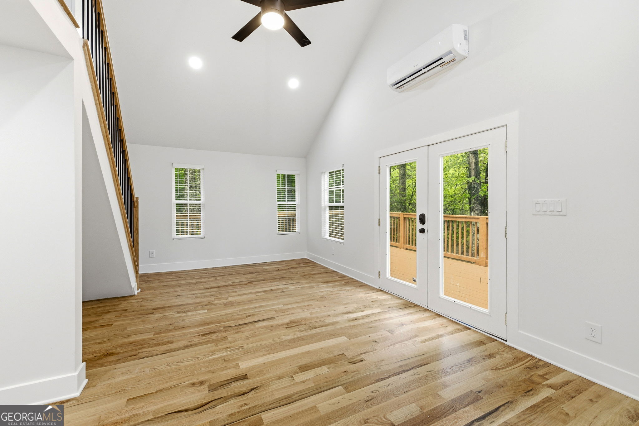 458 Almond Circle Property Photo 4