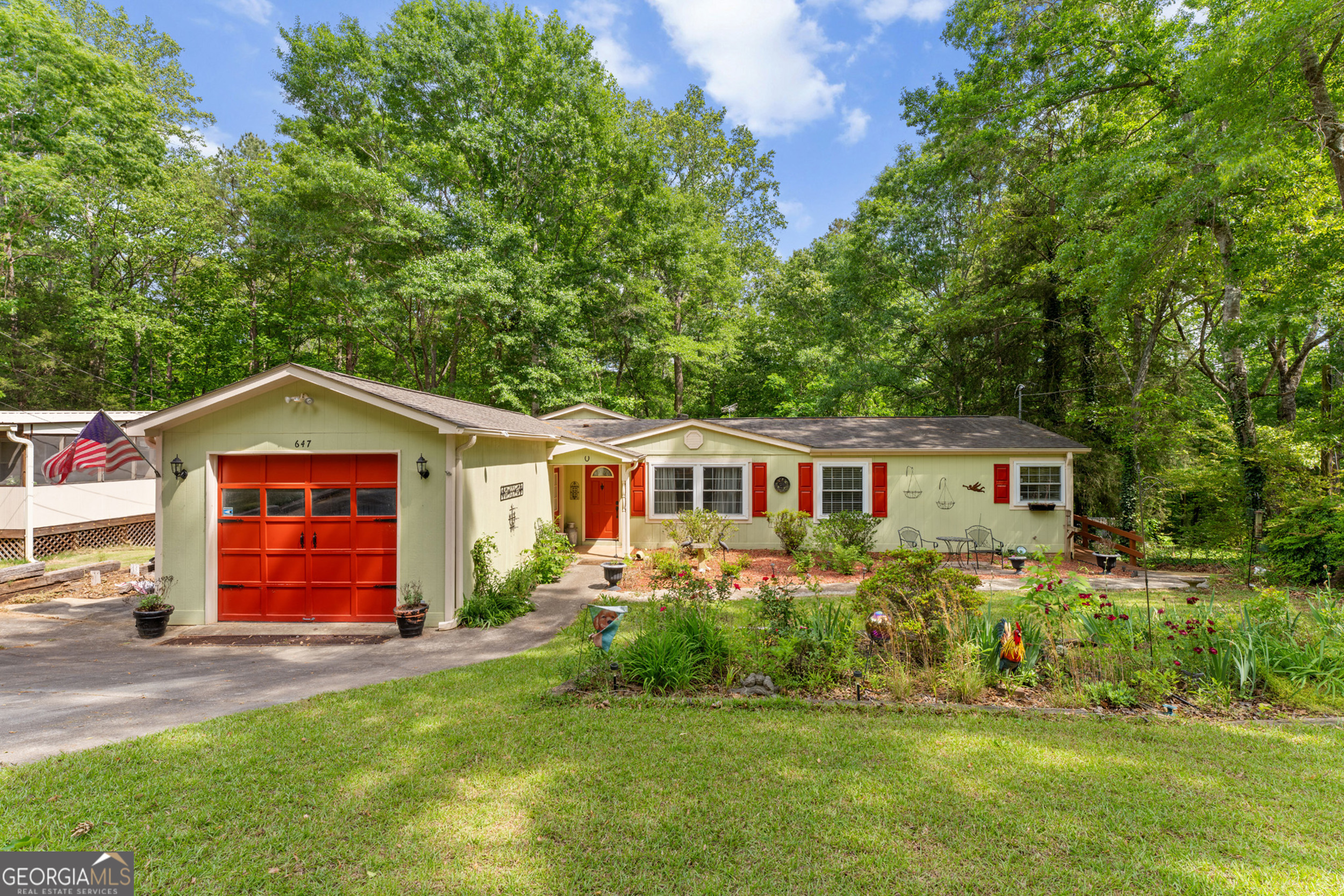 647 Lake Harbor Trail Property Photo 1