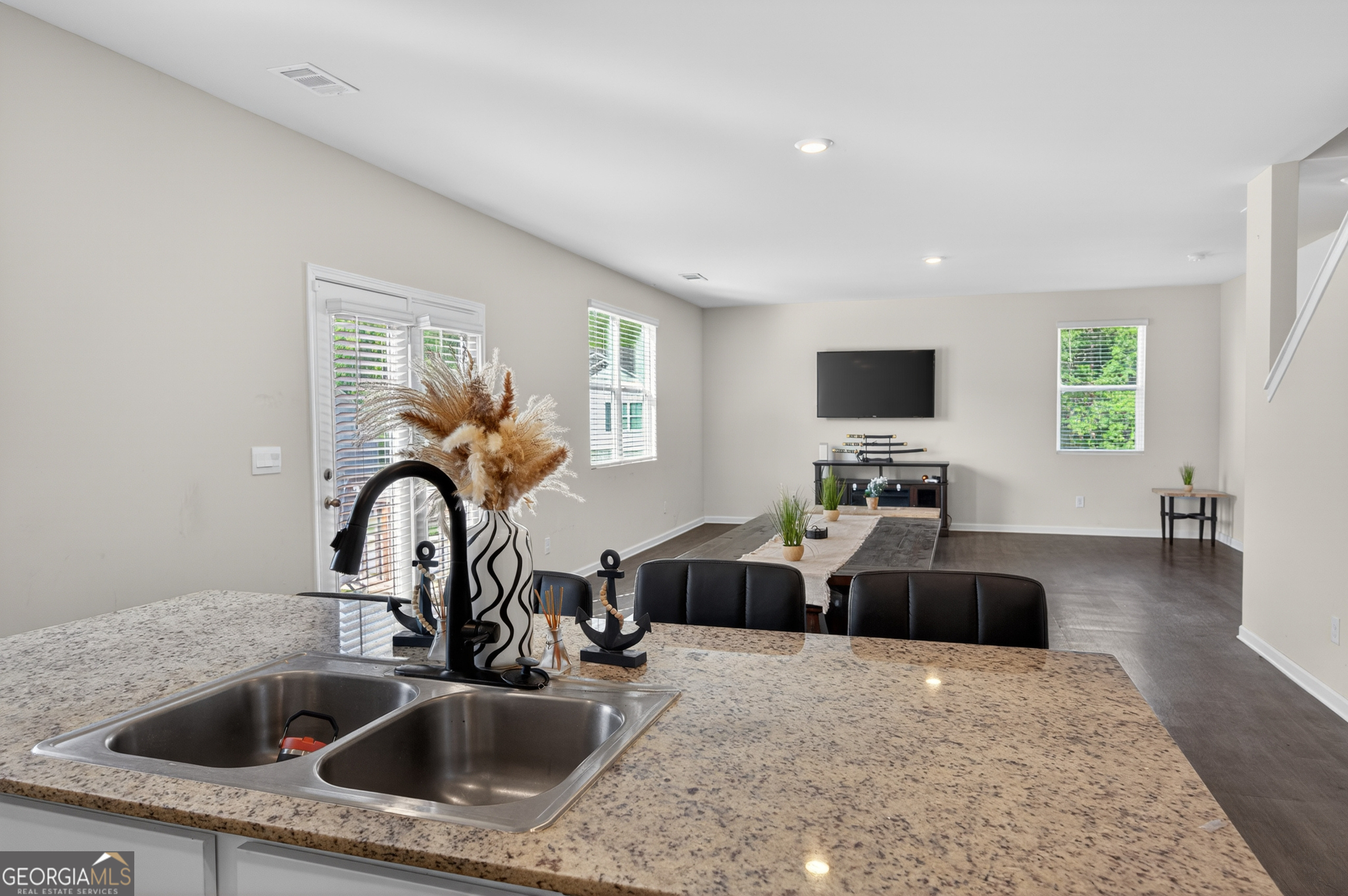 401 Hughes Lane Property Photo 14
