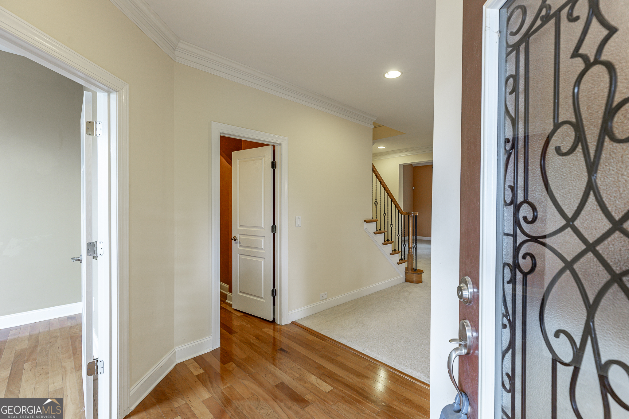 7042 Tree House Way Property Photo 6