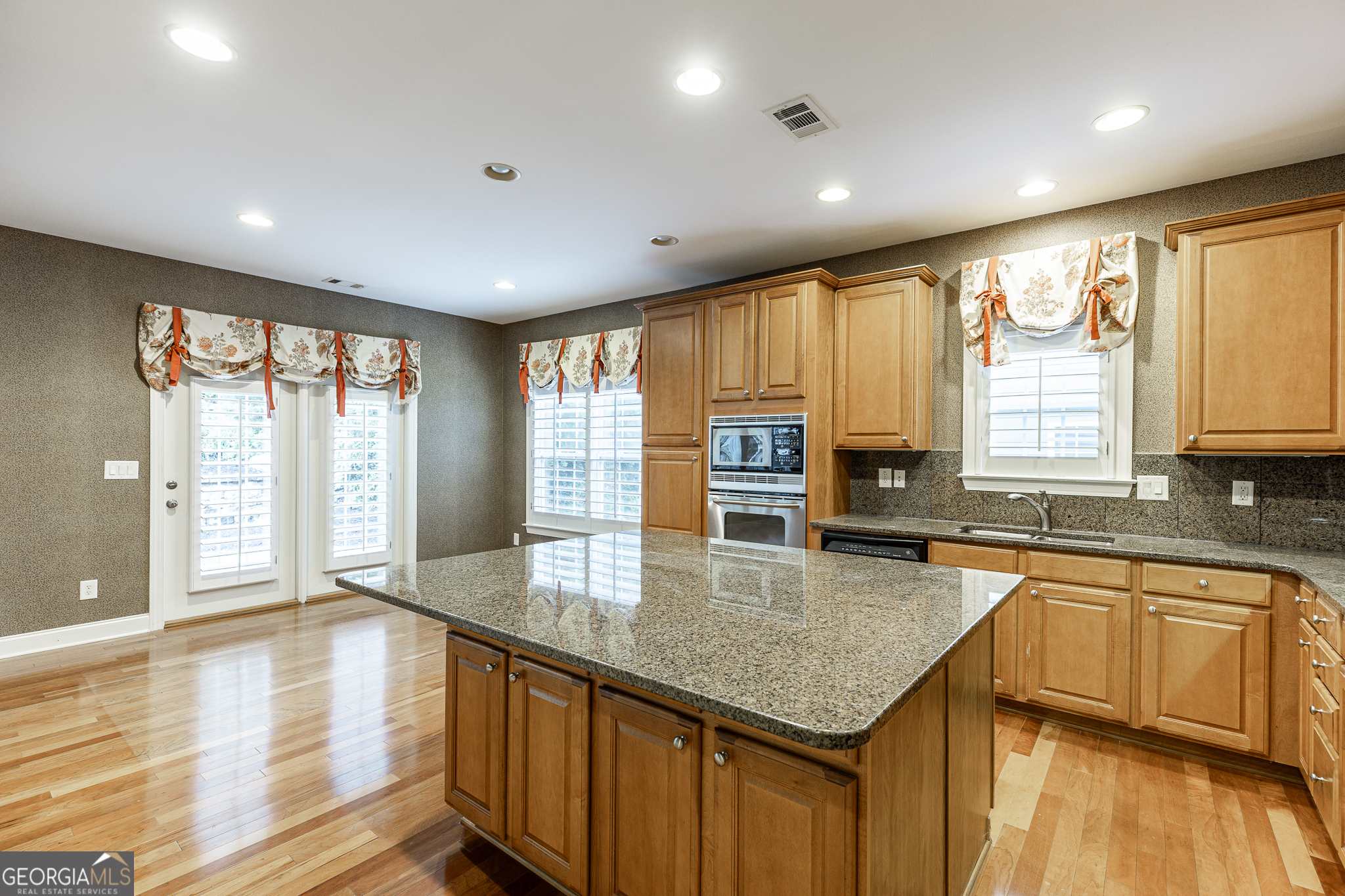 7042 Tree House Way Property Photo 18