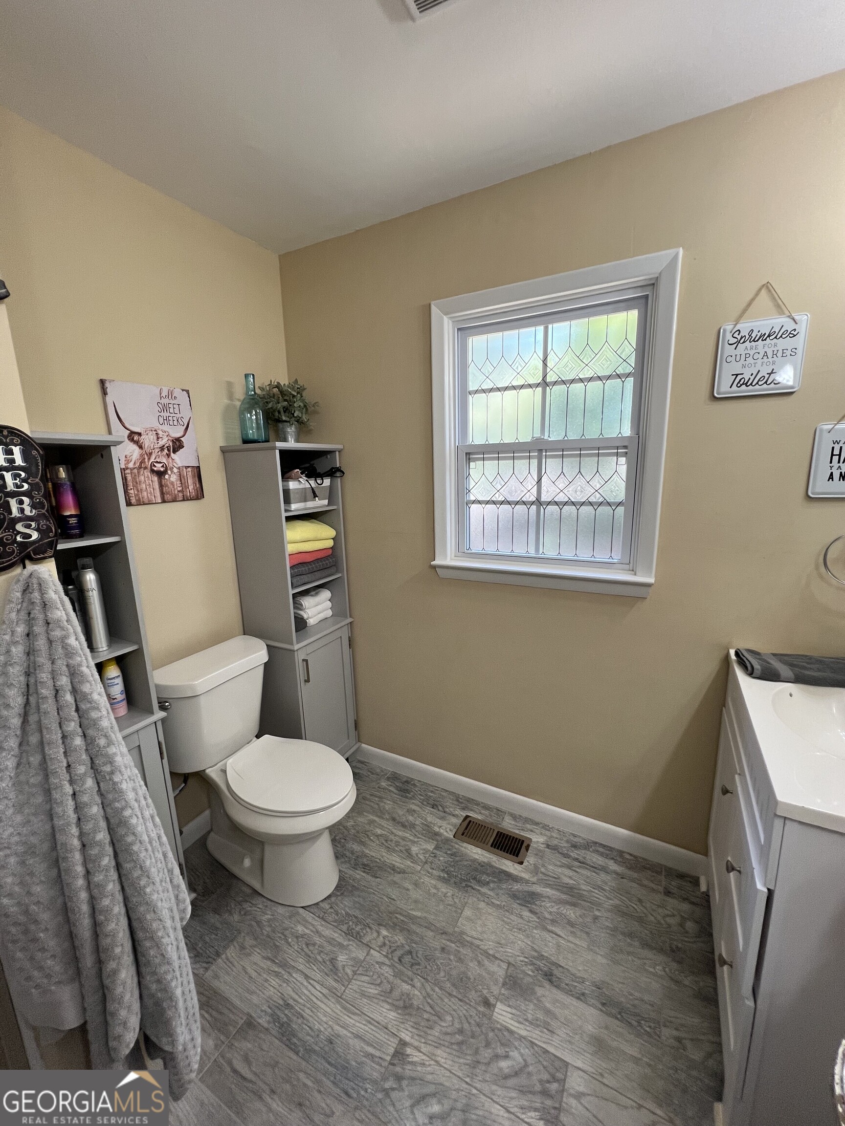 310 Forest Hill Drive Property Photo 11