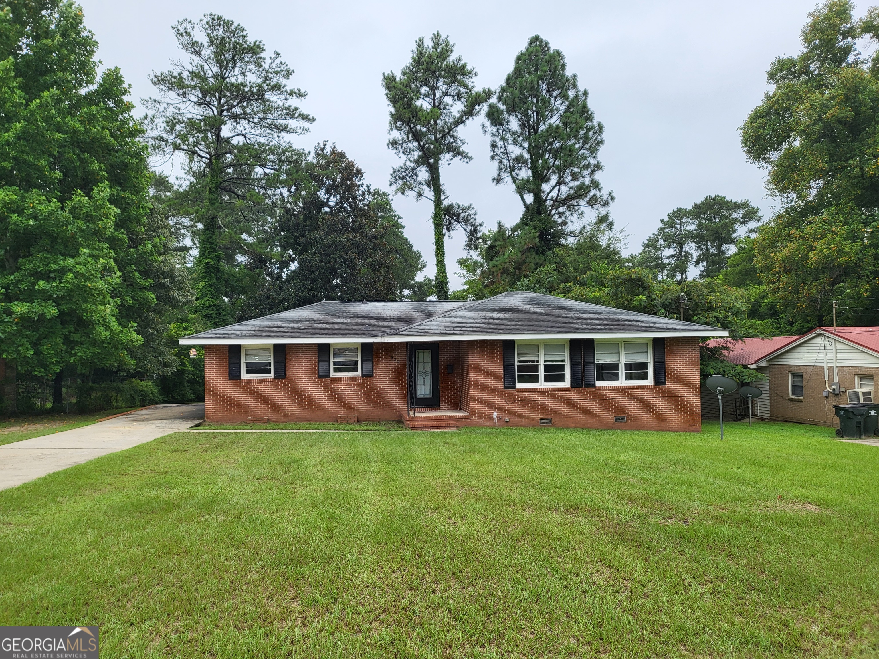 320 Draper Street Property Photo 1