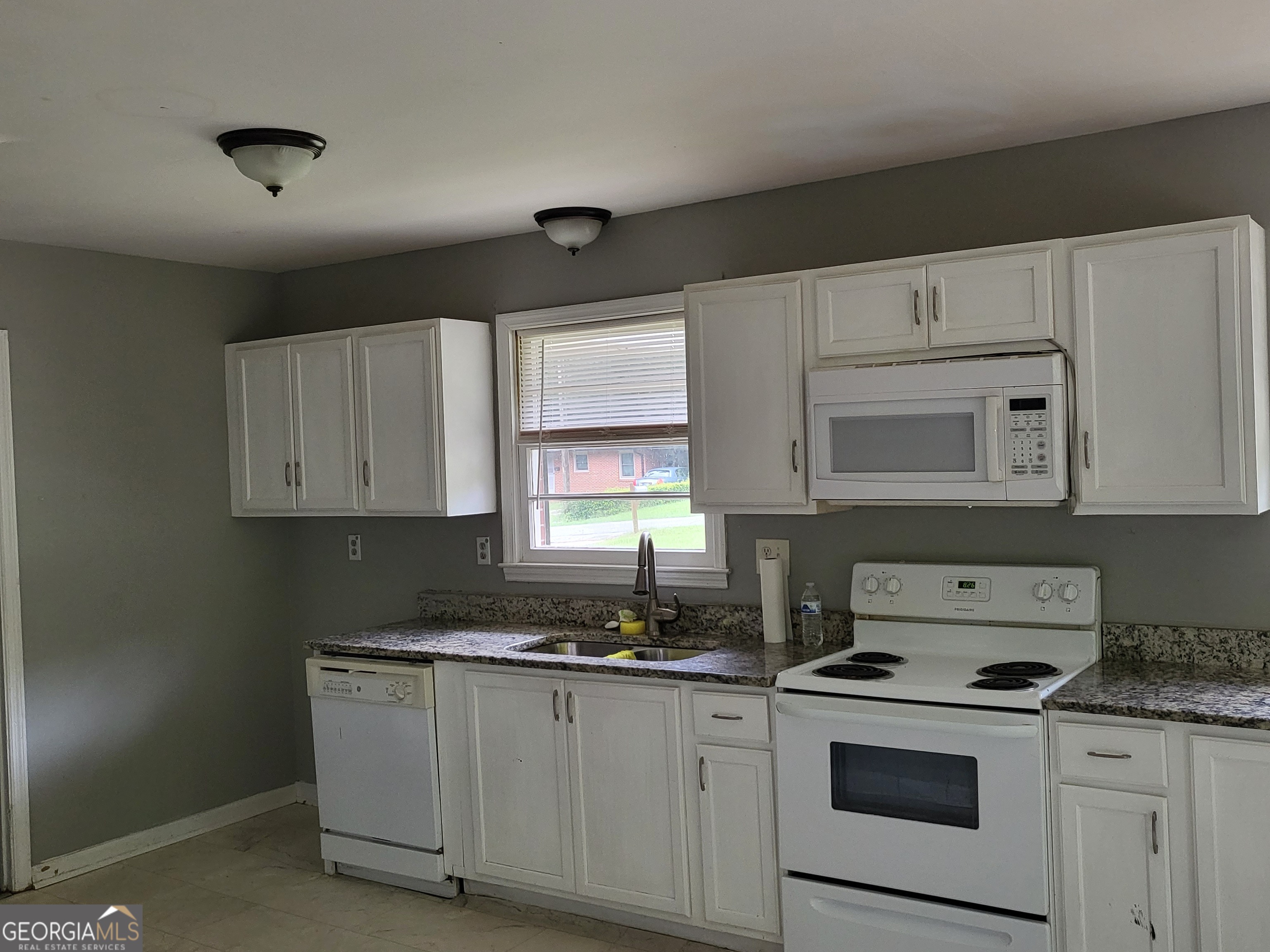 320 Draper Street Property Photo 5