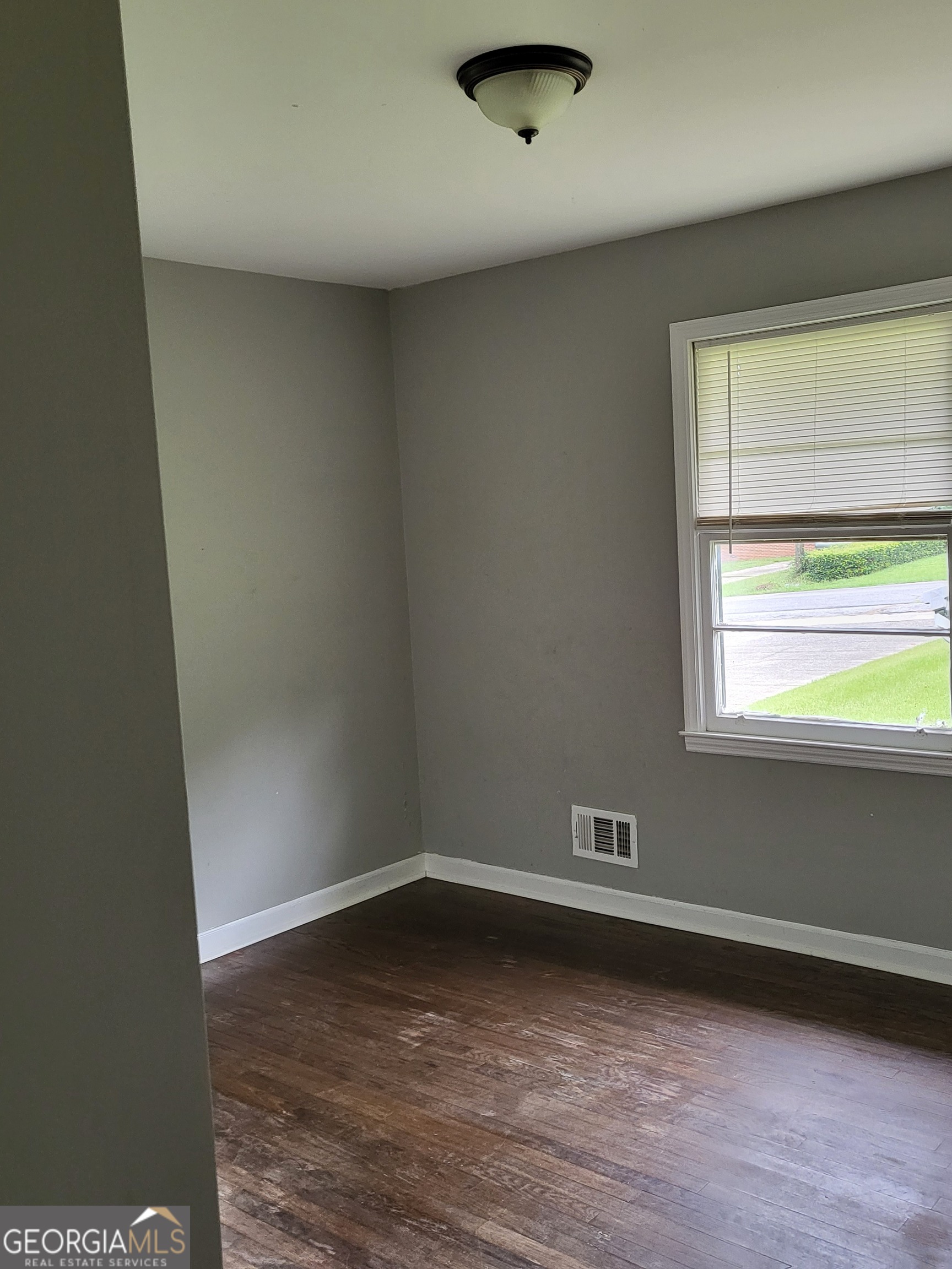 320 Draper Street Property Photo 7