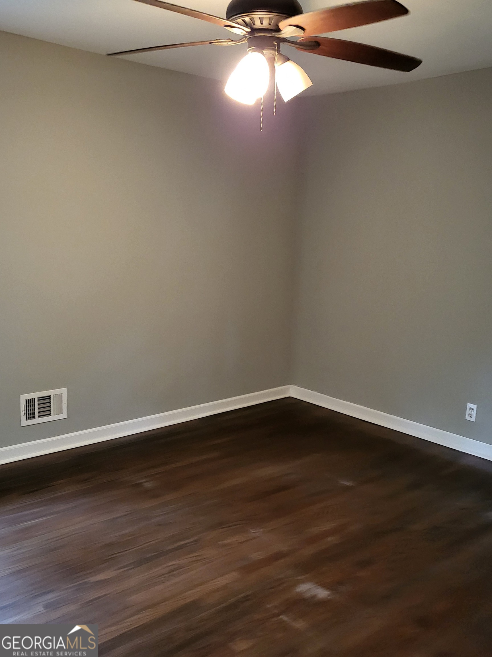320 Draper Street Property Photo 8