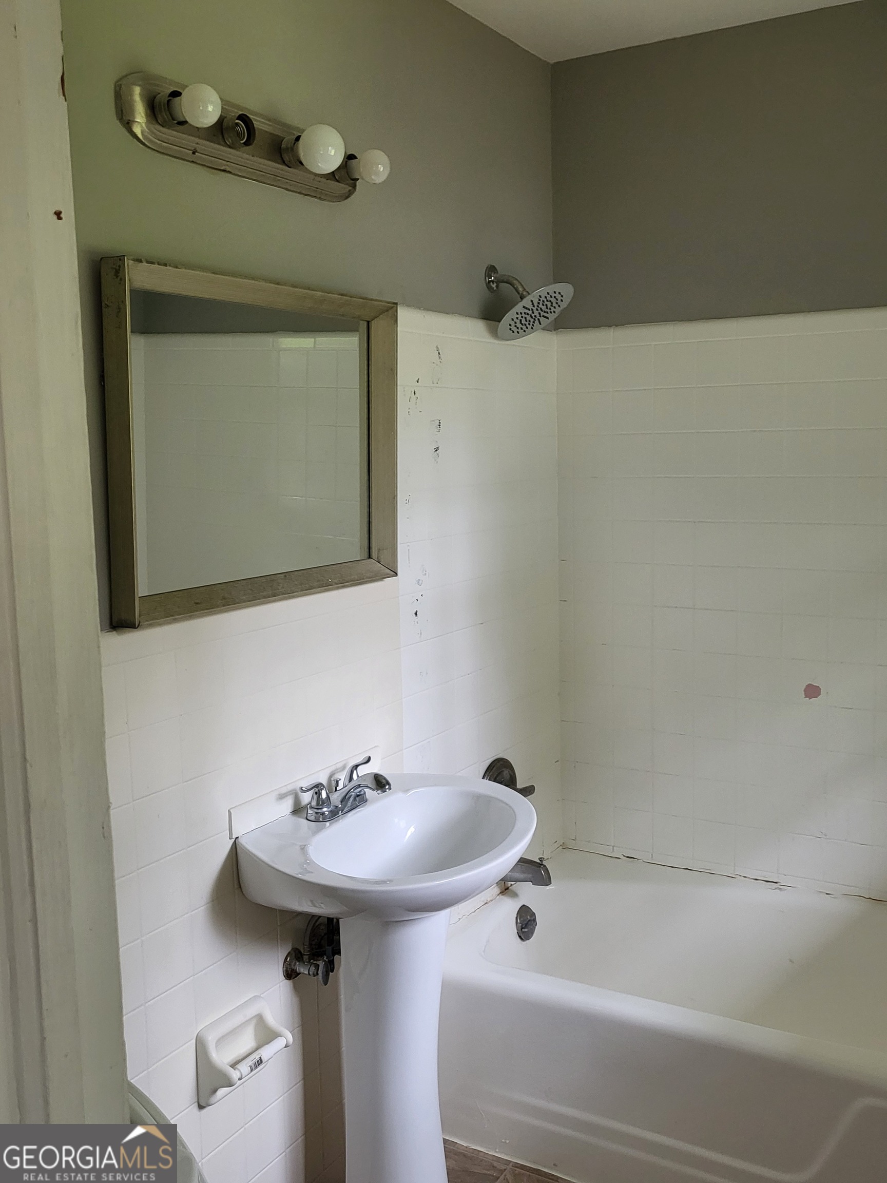 320 Draper Street Property Photo 9