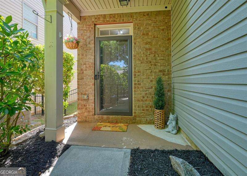 402 Wilshire Court Property Photo 3