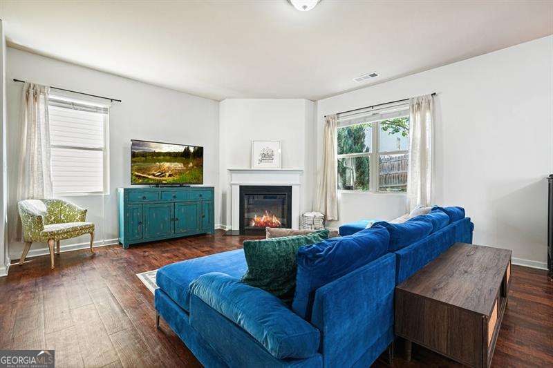 402 Wilshire Court Property Photo 4