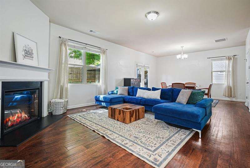 402 Wilshire Court Property Photo 5