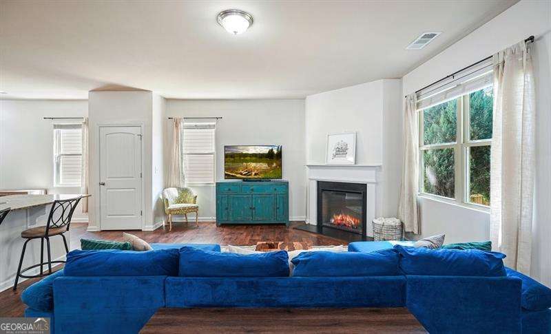 402 Wilshire Court Property Photo 6
