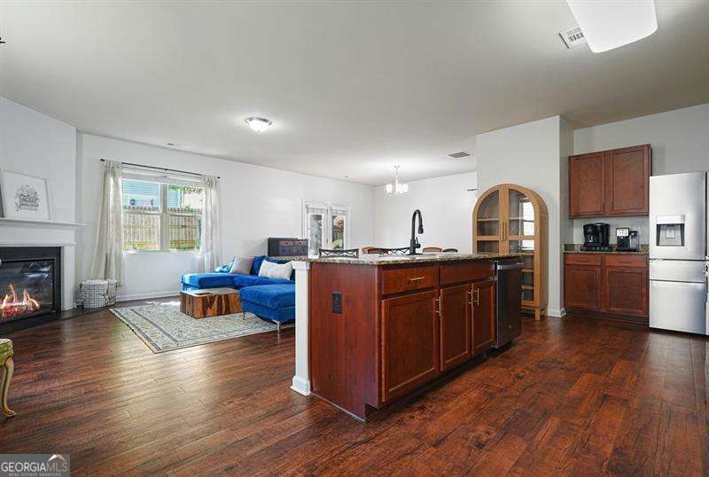 402 Wilshire Court Property Photo 9
