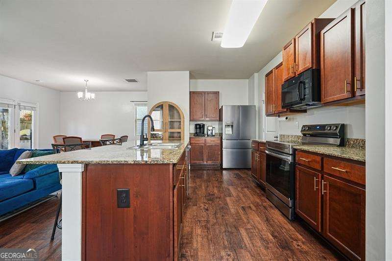 402 Wilshire Court Property Photo 10