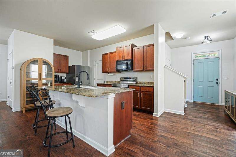402 Wilshire Court Property Photo 11