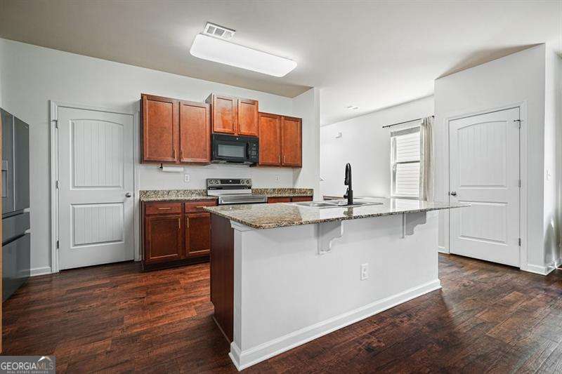 402 Wilshire Court Property Photo 12