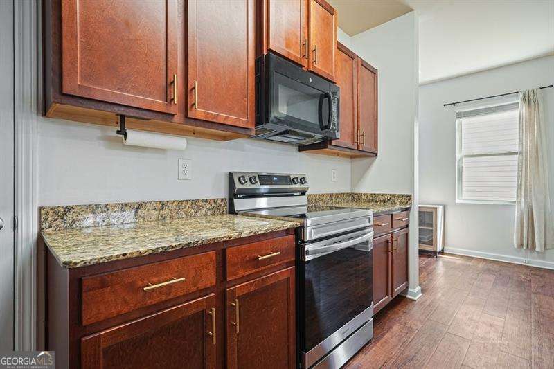 402 Wilshire Court Property Photo 15