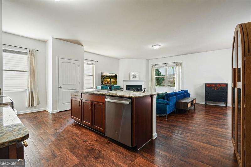 402 Wilshire Court Property Photo 16
