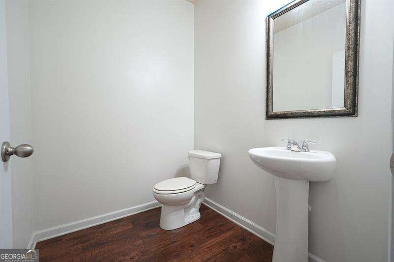 402 Wilshire Court Property Photo 17