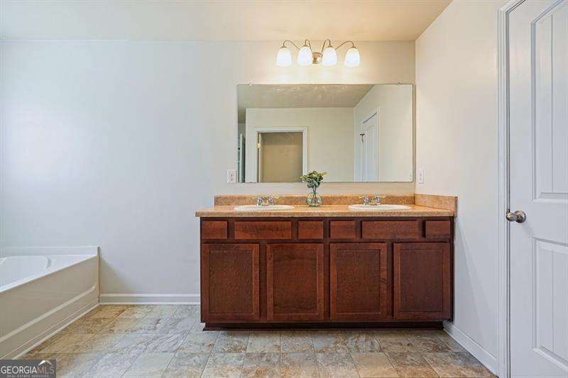 402 Wilshire Court Property Photo 25