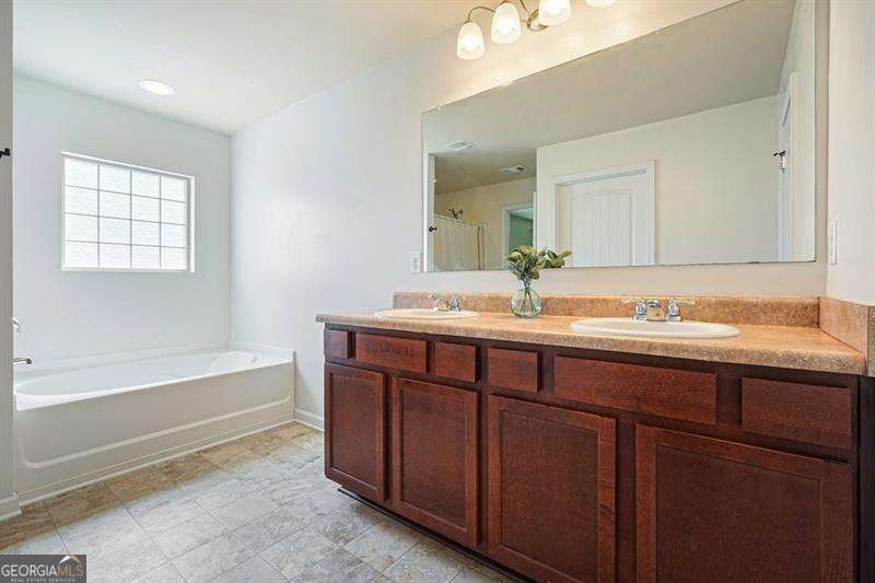 402 Wilshire Court Property Photo 26