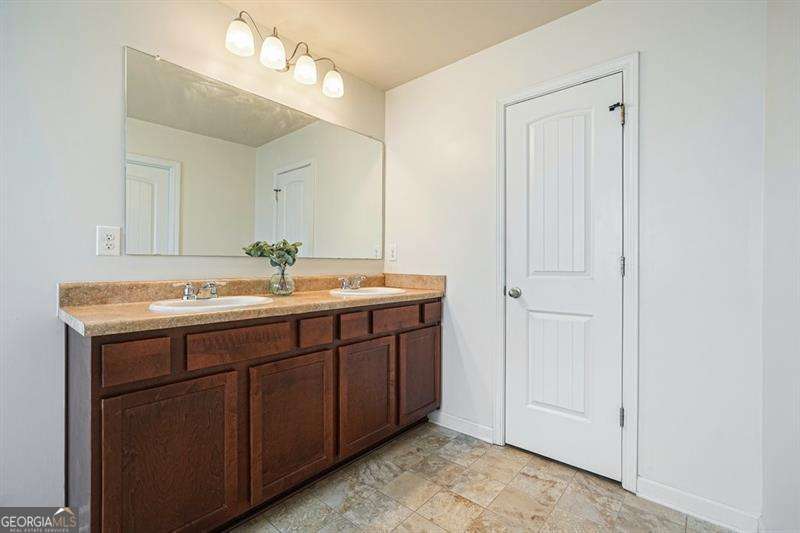 402 Wilshire Court Property Photo 27