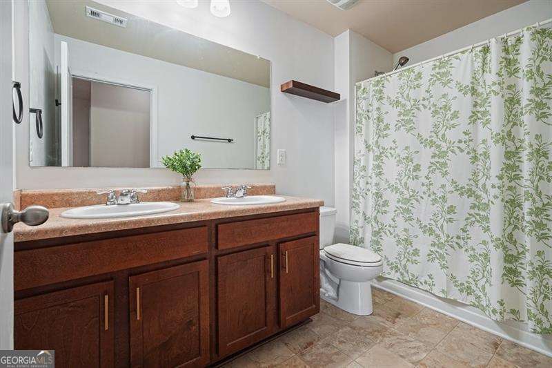 402 Wilshire Court Property Photo 31