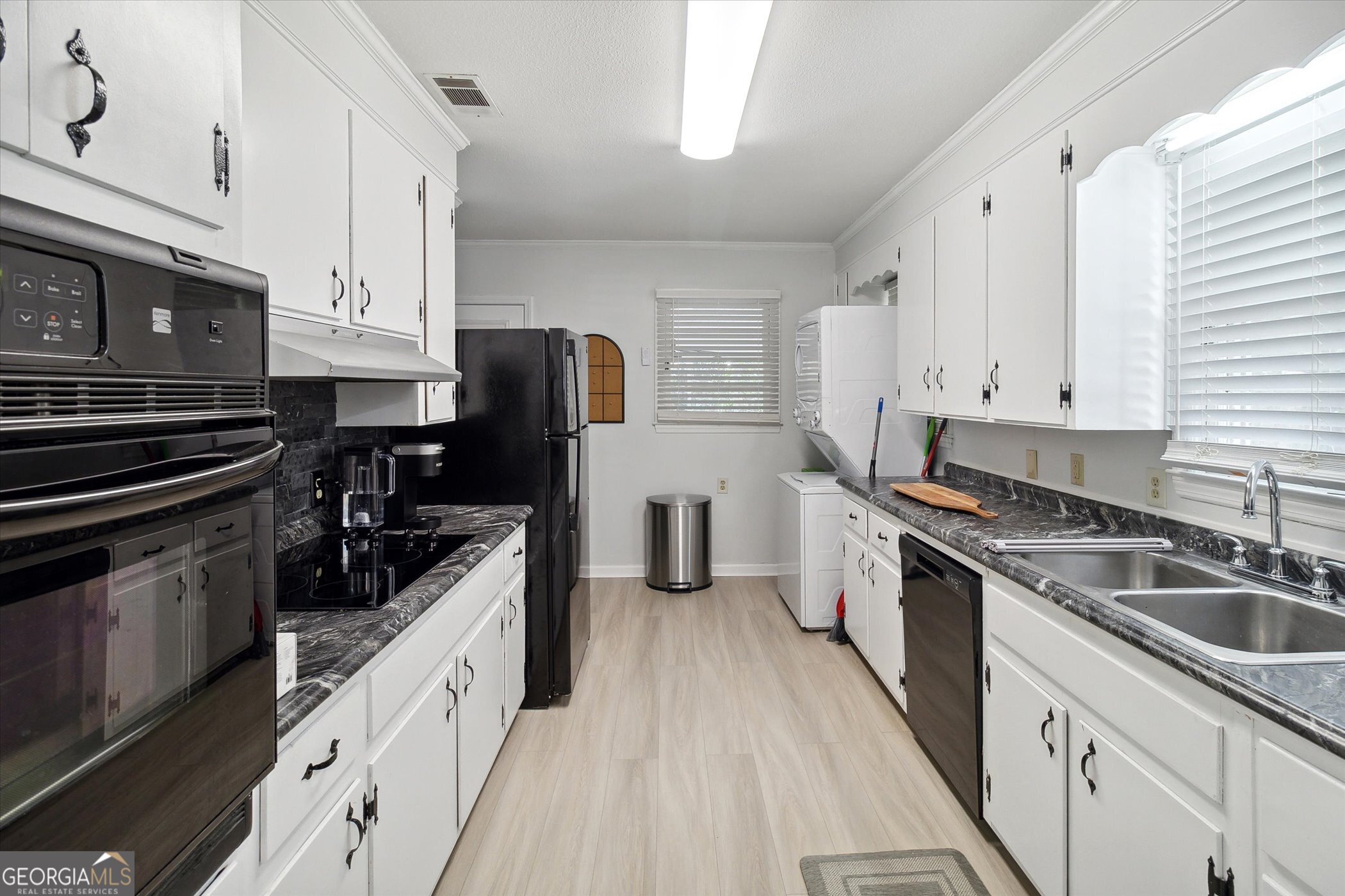 706 N Main Street Property Photo 10