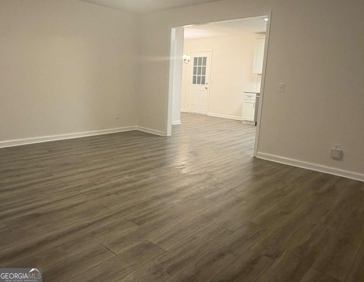 643 Akins Road Property Photo 4