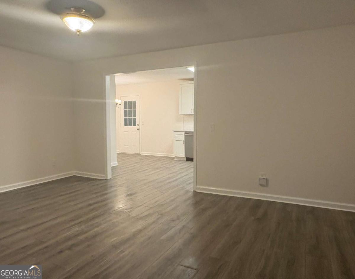 643 Akins Road Property Photo 5