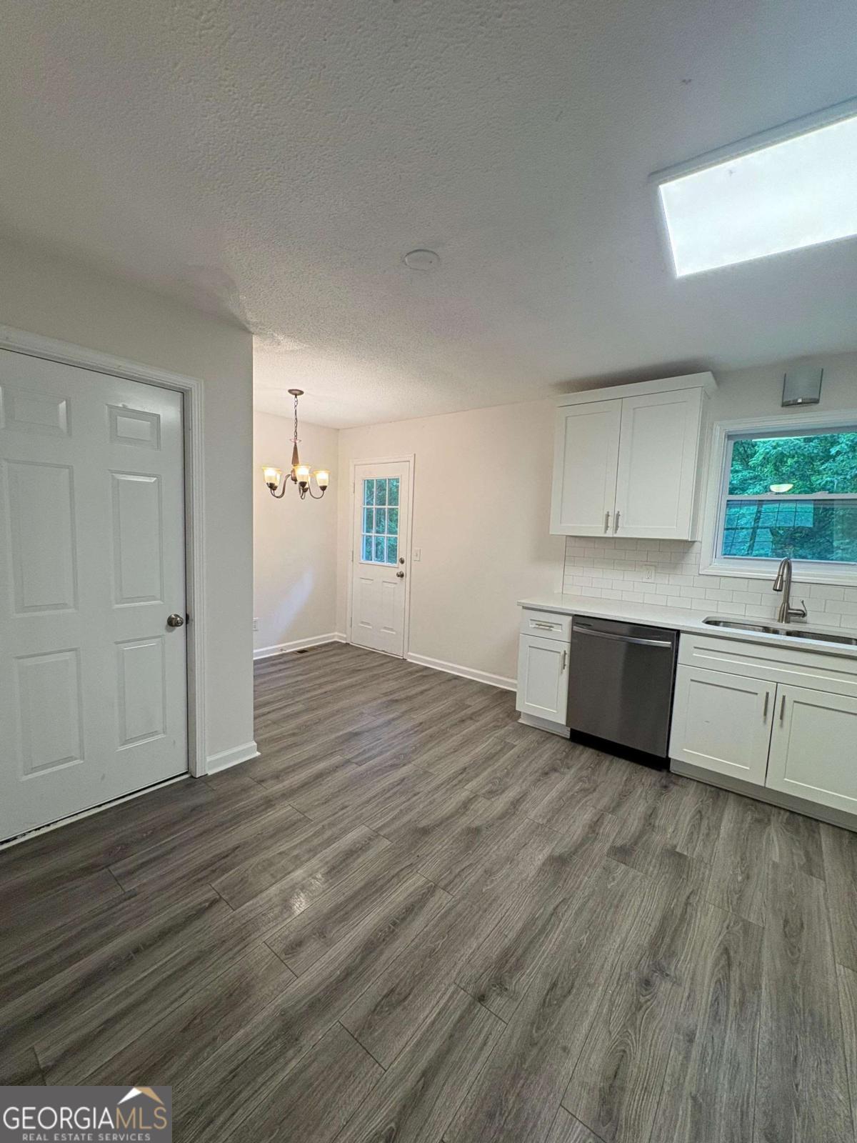 643 Akins Road Property Photo 6