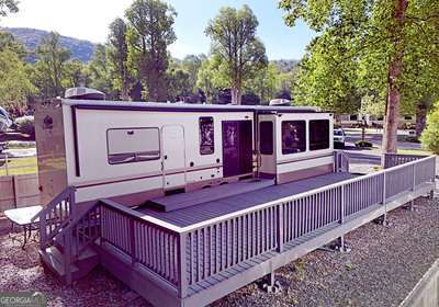 12 Destination Drive Property Photo 8
